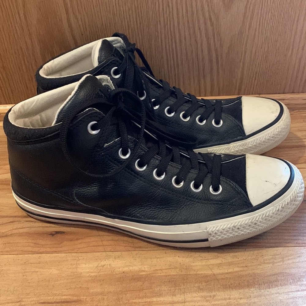 Converse black leather Chuck Taylor unisex 10 women 8 men mid top sneakers EUC